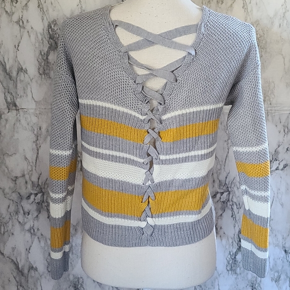 Tilly's Full Circle trends sweater size medium - Picture 4 of 6